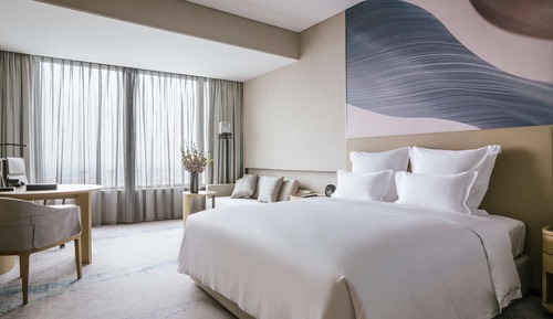 Habitación superior, 1 cama de matrimonio grande, vistas a la ciudad
