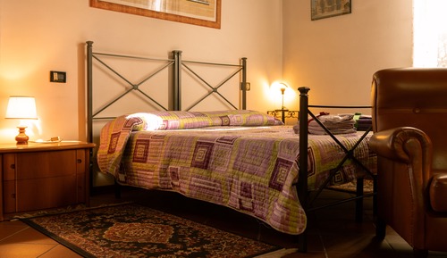 Habitación Confort con 1 cama doble o 2 individuales, baño privado