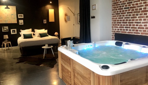 Suite Deluxe, bañera de hidromasaje, vistas al jardín