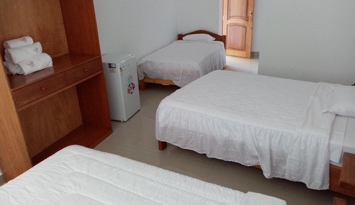 Habitación triple familiar, varias camas (Air Conditioner)