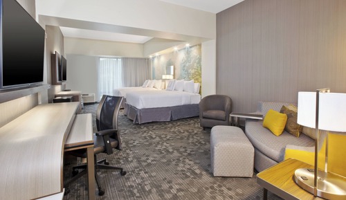 Habitación, varias camas (Mobility/Hearing Access, Roll-In Shwr)