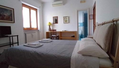 Habitación triple Confort, baño privado