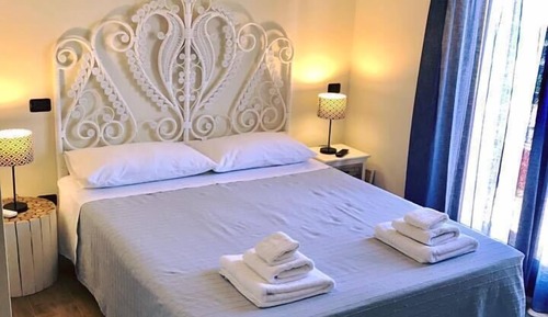 Habitación romántica, 1 cama de matrimonio, vistas a la ciudad