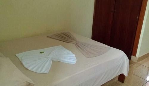 Habitación con 2 camas individuales, 1 cama doble