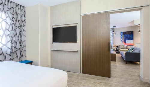 Suite, 1 habitación, no fumadores, en esquina (Mobility Accessible, Roll-In Shower)