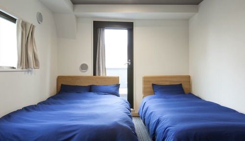 Habitación estándar con 2 camas individuales, balcón