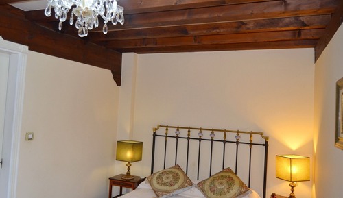 Habitación con 1 cama doble o 2 individuales, baño privado