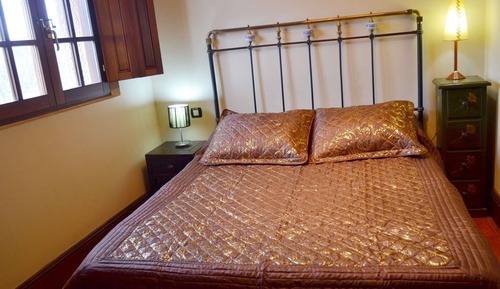 Habitación con 1 cama doble o 2 individuales, baño privado (Abuhardillada)