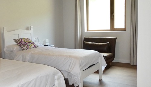 Habitación con 1 cama doble o 2 individuales, vistas a la montaña