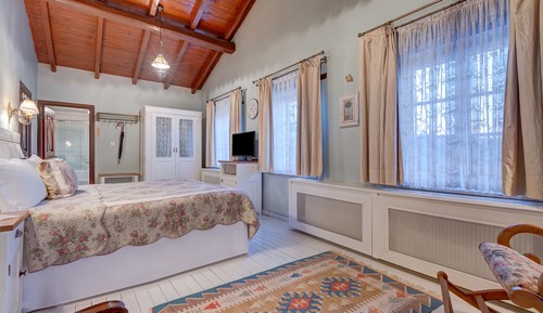 Deluxe Room with Pool & Forest View