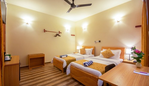 Habitación Confort, 1 cama de matrimonio, vistas al jardín, planta baja