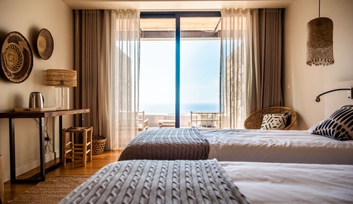 Habitación superior con 1 cama doble o 2 individuales, vistas al mar, mirando al mar