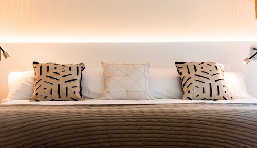 Habitación con 1 cama doble o 2 individuales, vistas parciales al mar