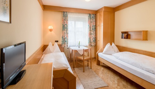 Habitación clásica con 2 camas individuales, vistas al patio