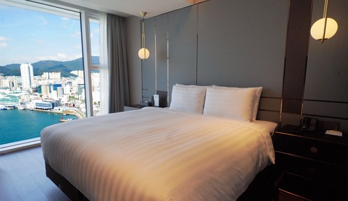 Suite Premium, vistas parciales al mar (Ocean View, Breakfast for 2)