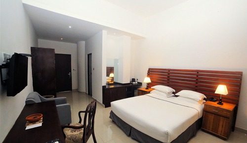 Habitación triple Deluxe, varias camas, no fumadores, vistas al jardín