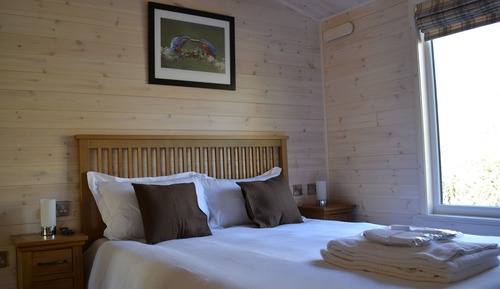 Apartamento de lujo, baño privado, vistas al lago (Kingfisher Lodge)