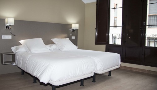 Habitación superior con 1 cama doble o 2 individuales