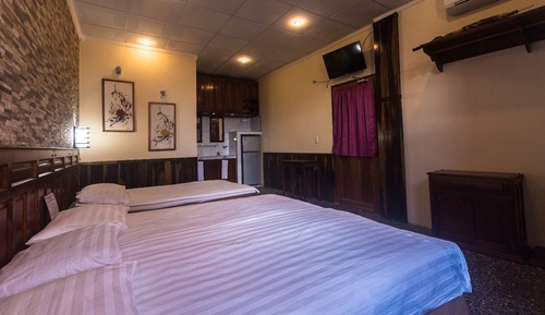Habitación Grand doble, varias camas, accesible para personas con discapacidad, vistas al patio