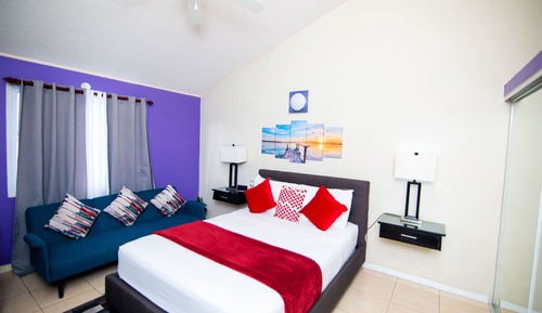 Oasis Townhouse Multiple Rooms, Beds