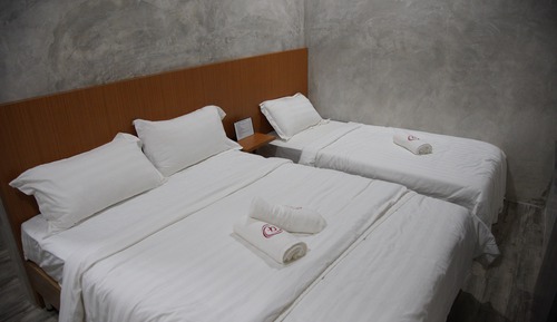 Habitación triple estándar, sin ventanas