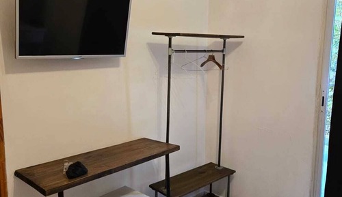 Habitación básica con 2 camas individuales