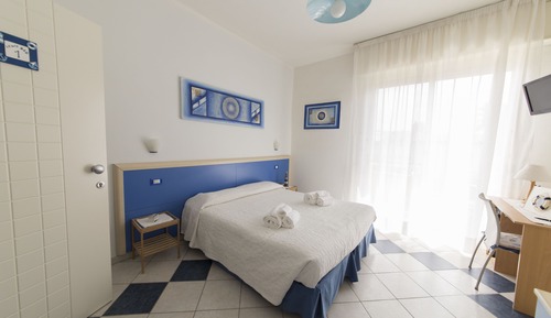 Habitación con 1 cama doble o 2 individuales, vistas al mar