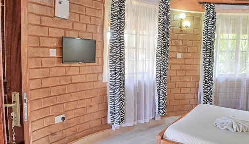 Habitación estándar doble, 1 cama doble, baño privado, vistas al jardín