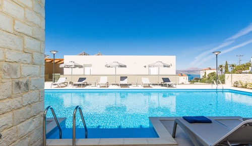 Estudio estándar, acceso a la piscina, planta baja