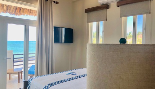 Estudio exclusivo, 1 cama de matrimonio, balcón, vistas a la playa