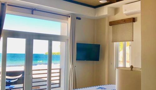 Estudio exclusivo, 1 cama de matrimonio, balcón, vistas al mar
