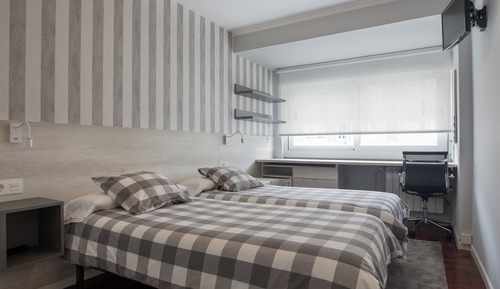 Habitación con 2 camas individuales, vistas a la ciudad