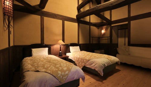 Habitación con 2 camas individuales (with Sofa Bed and Toilet)