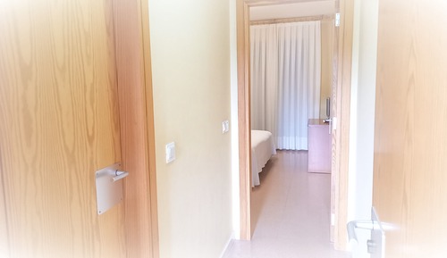Habitación con 1 cama doble o 2 individuales, balcón