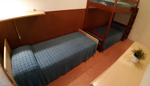 Apartamento familiar, 3 habitaciones, vistas al mar, junto a la playa