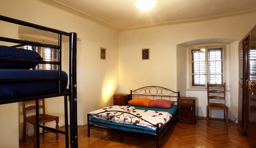 Habitación cuádruple, baño compartido