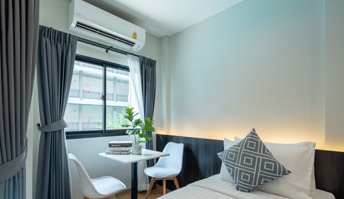 Habitación superior con 2 camas individuales, varias camas