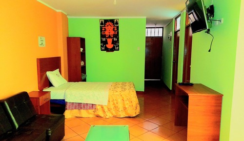 Apartamento familiar, 2 habitaciones, baño privado, en una planta alta