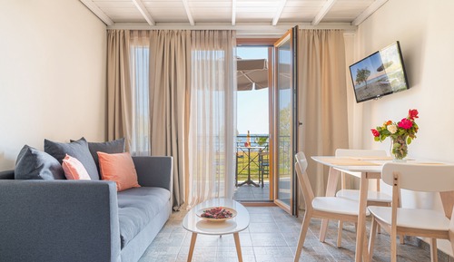 Habitación triple, vistas al mar (Afros)