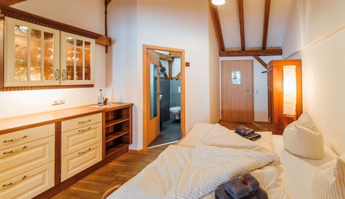 Habitación básica doble, 1 cama de matrimonio grande, patio