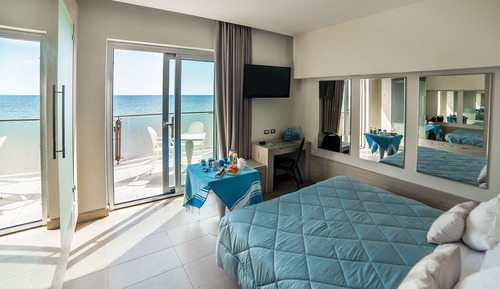 Habitación superior, balcón, vistas al mar