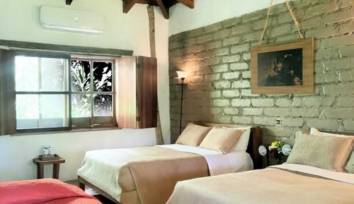 Habitación triple Deluxe, varias camas, vistas al jardín