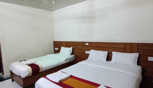 Habitación Deluxe, varias camas, fumadores, vistas a la colina