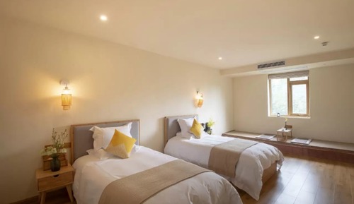 Habitación de diseño con 2 camas individuales