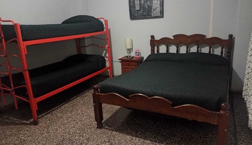 Habitación cuádruple, varias camas, baño privado