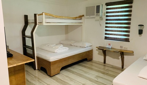 Habitación familiar, varias camas, junto a la montaña (Mountain View for 4 Pax)