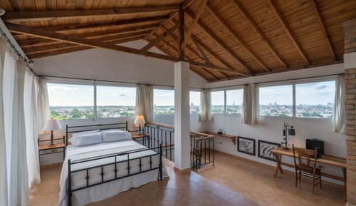 Ático clásico, 1 cama de matrimonio, balcón, vistas a la ciudad