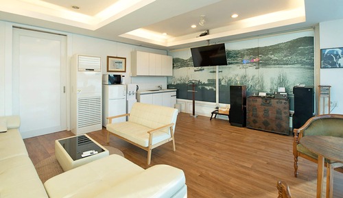 Habitación (Party Room, Unha)