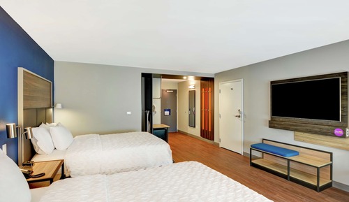 Habitación, 2 camas de matrimonio, accesible para personas con discapacidad, bañera