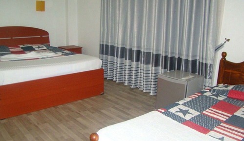 Habitación básica doble, varias camas, vistas a la montaña